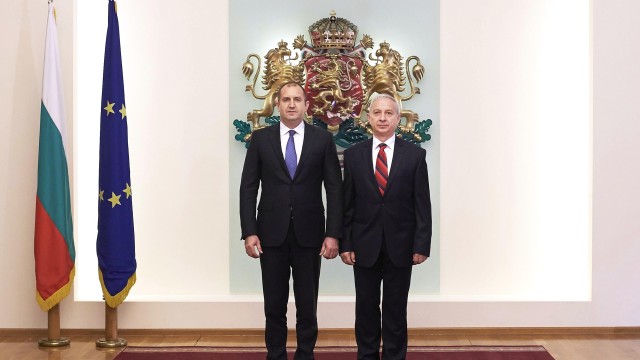 Снимка: Президентът Румен Радев похвали служебния кабинет