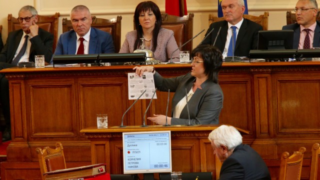 Снимка: Корнелия Нинова към ГЕРБ и Патриотите: Няма да ви подкрепим по три причини
