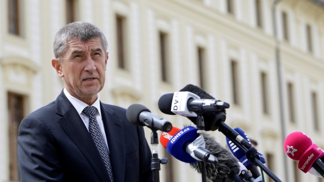 Снимка: Популистката партия АНО на милиардера Андрей Бабиш победи на изборите в Чехия
