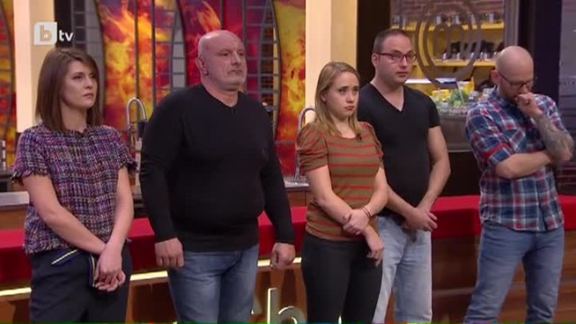Двама души се борят за едно място и възможността да се спасят от стрес тест