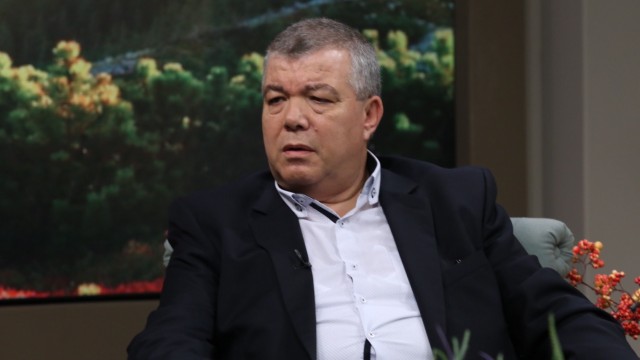 Снимка: Защо д-р Стоил Апостолов беше зам.-министър само един ден?