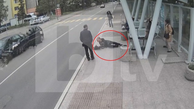 Снимка: Възрастна жена е със счупен крак, след като младеж я изрита на автобусна спирка в Бургас