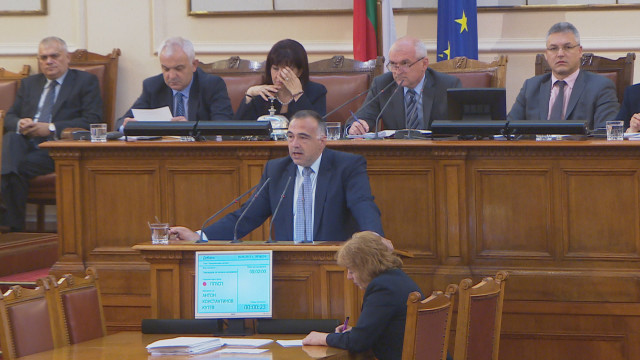 Снимка: БСП: Бойко Борисов се крие от депутатите