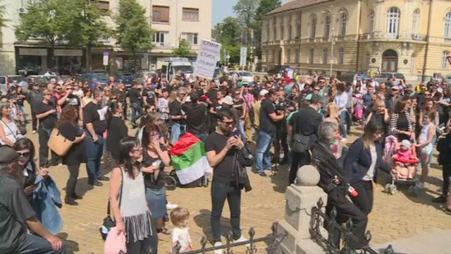 Снимка: „Код черно“ събра родители на протест в София