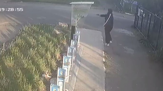 Снимка: Задържаха мъжа, стрелял по автомат за наемане на велосипеди в Бургас