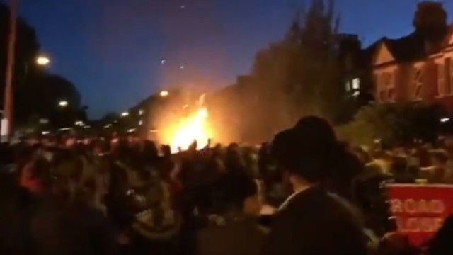 Снимка: Експлозия в Северен Лондон рани около 30 души (СНИМКИ и ВИДЕО)