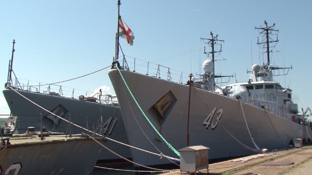 Снимка: Екипаж на фрегатата „Дръзки“ се включи в операцията по търсене и спасяване на риболовния кораб