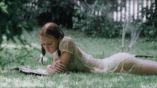 Снимка: Защо книгите върху нощното шкафче имат влияние върху интимния живот