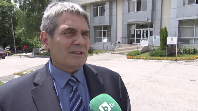 Снимка: Кметът и зам.-кметът на Радомир отиват на съд