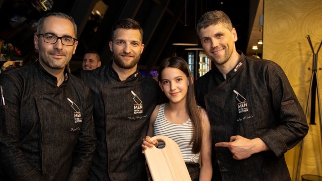 Новото трио от MasterChef по bTV  - Men in the Kitchen, посрещнаха повече от 120 гости дни преди финала на шоуто