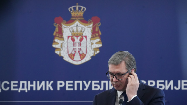 Снимка: Самолетът на Александър Вучич е задържан в Баку