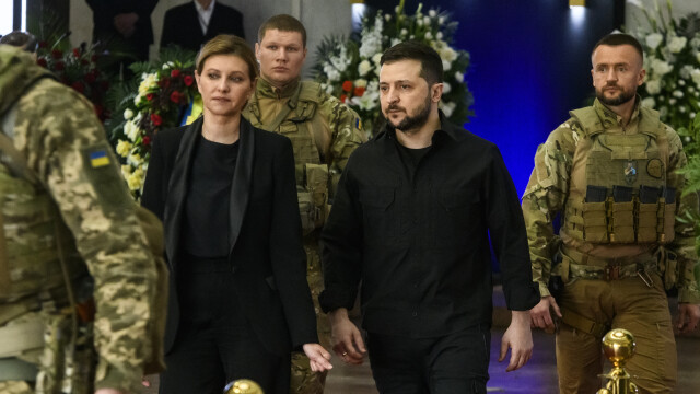 Снимка: Володимир и Олена Зеленски за пръв път заедно от началото на войната в Украйна