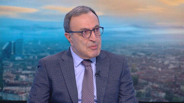 Снимка: Петър Стоянов и съпругата му Антонина станаха баба и дядо