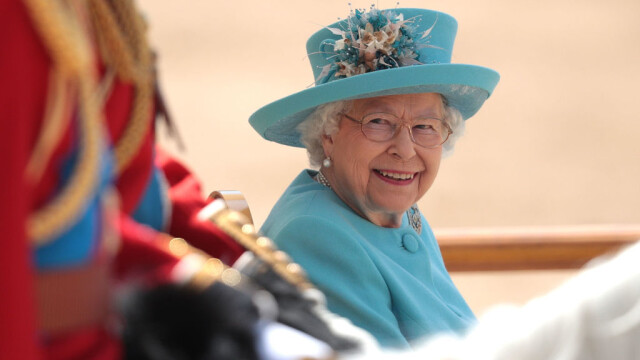 Снимка: Защо британският монарх има два рождени дни и какво е Trooping the Colour?