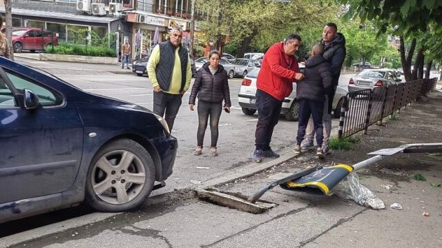 Снимка: Катастрофа с дете зад волана в София