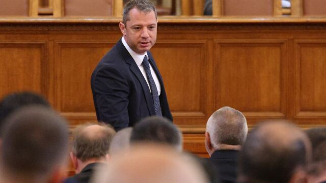 Снимка: Прокуратурата иска имунитета на Делян Добрев