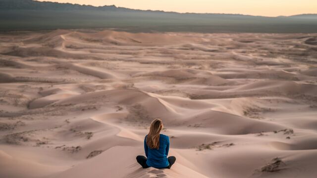 Снимка: Гюстав Флобер ~ Бъдещето ни безпокои, миналото ни държи, ето защо настоящето ни убягва