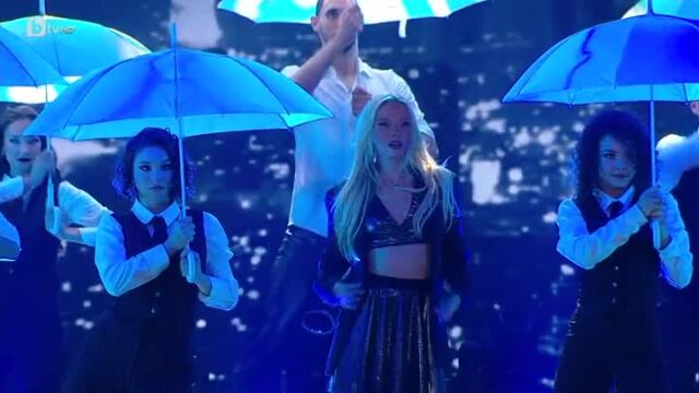 Снимка: Като ураган с чадър! Танцът на Натали Трифонова на финала на Dancing Stars (ВИДЕО)