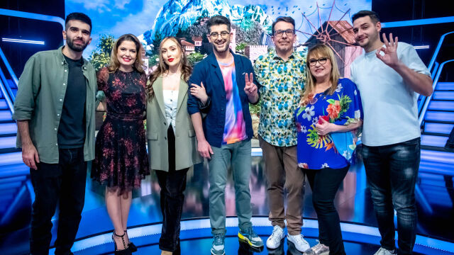 Снимка: Маргарита Хранова и Дара Екимова играят за буркан конфитюр в „Аз обичам България“ (ВИДЕО)