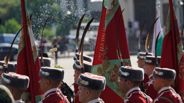 Осветиха бойните знамена: На церемонията в София са и флаговете ни светини