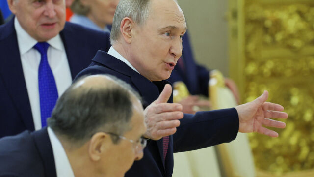 Влезе в сила обявеното от Владимир Путин 3-дневно спиране на огъня