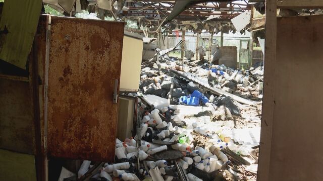 Снимка: Прокуратурата се самосезира за опасните отпадъци в бивш хранителен магазин в Ямбол