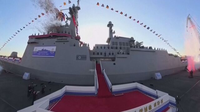 Ким Чен-ун наложи тежки наказания за преобърнатия боен кораб в морето