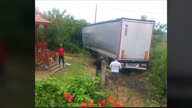 Снимка: Потвърдено: Амфетамин у шофьора, който връхлетя с камион в къща в Арчар