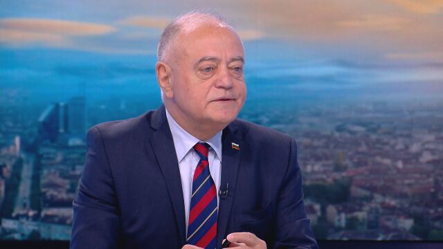 Атанас Атанасов: Румен Радев е „опакован“. Някой му „натиска копчето“ от Москва