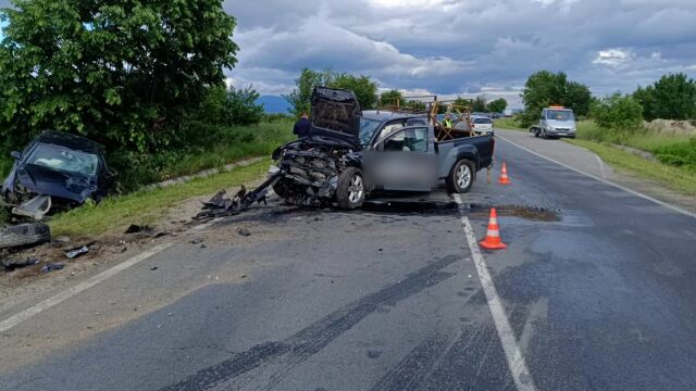Тежка катастрофа с три автомобила на пътя Казанлък - Дунавци 