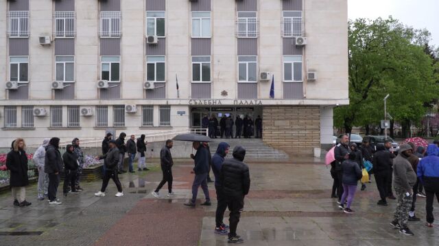 След побоя: Продължават да заплашват пострадалия глухоням мъж в Габрово 