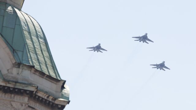 Вижте трите типа изтребителя, за първи път заедно в небето над София (ВИДЕО и СНИМКИ)