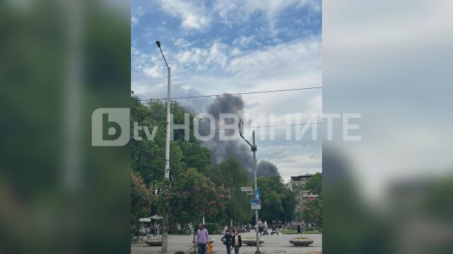 Пожар гори в София (ВИДЕО)