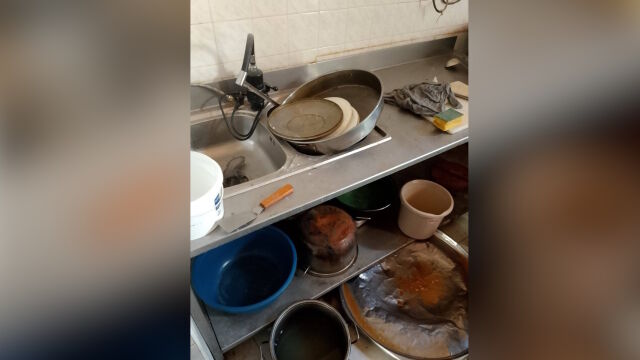 Заради лоша хигиена и месо без документи: БАБХ затвори заведение в Пазарджик (СНИМКИ)