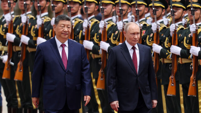 Си Дзинпин и Владимир Путин се срещат в Пекин