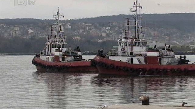 Снимка: Товарен кораб се удари в скалите край турския курорт Бодрум 
