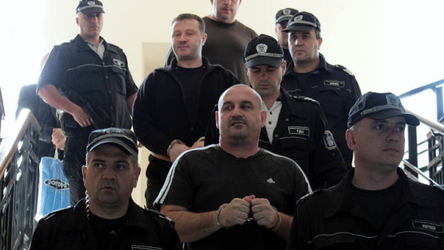 Снимка: Криминалисти намериха незаконно оръжие в дома на един от Килърите