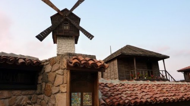Снимка: Ресторант изгоря напълно на централния плаж в Созопол