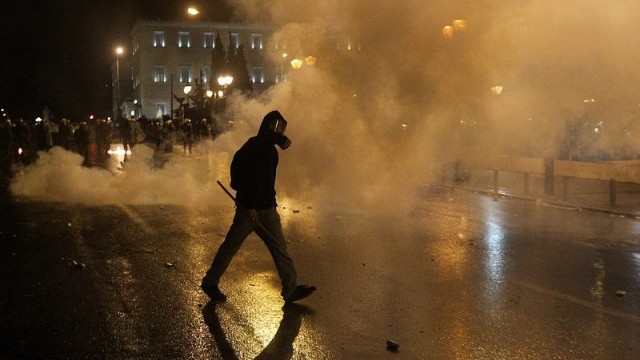 Снимка: В Гърция свалят минималната заплата на младите