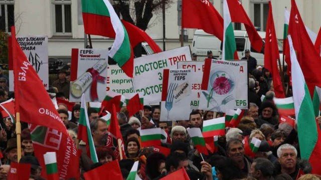 Снимка: Червен митинг събра хиляди в София