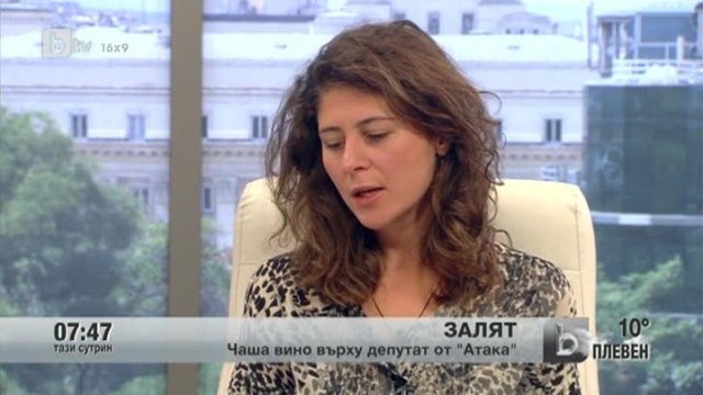 Снимка: Чаша вино върху депутат от Атака