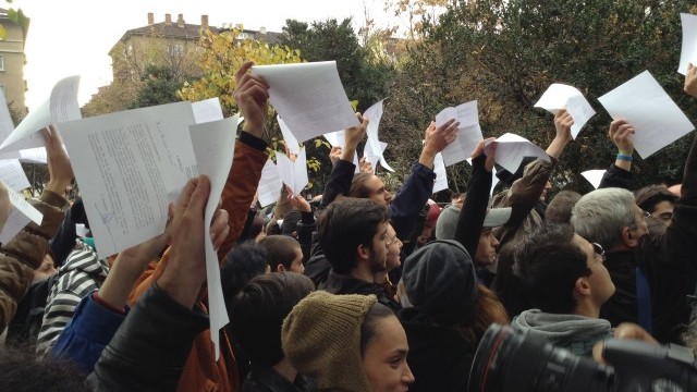 Снимка: Протестът на 12 ноември - груба полицейска сила и демонстрация на управляващите