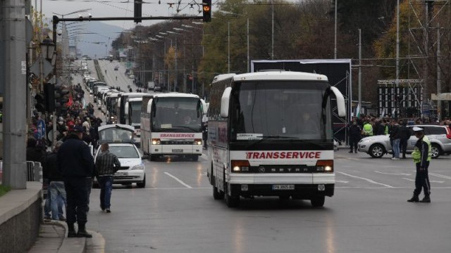 Снимка: Политиците ползват „баламурници” да се качват по влакове в 3 сутринта
