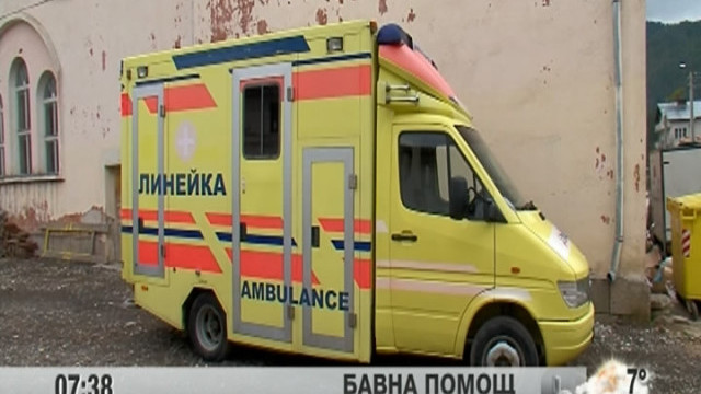Снимка: Жителите на Сърница чакат повече от час за линейка