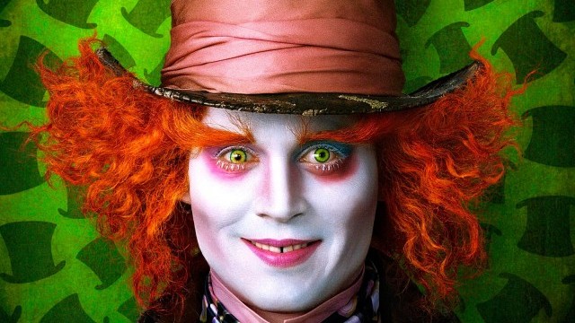 Снимка: Мартин Шийн и Стивън Фрай се завръщат в Страната на чудесата