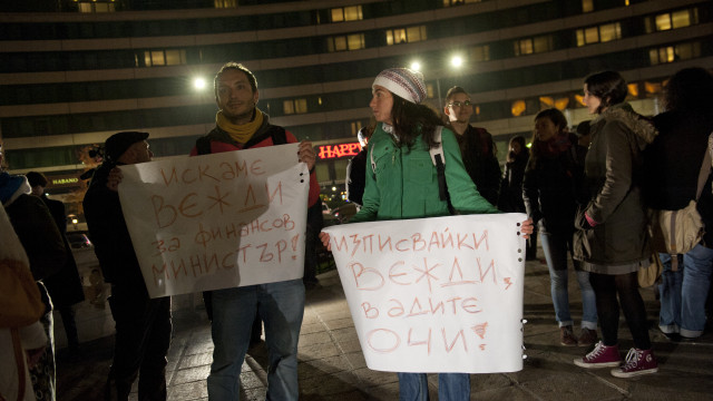 Снимка: Протест под прозорците на парламента заради Вежди Рашидов (ВИДЕО)