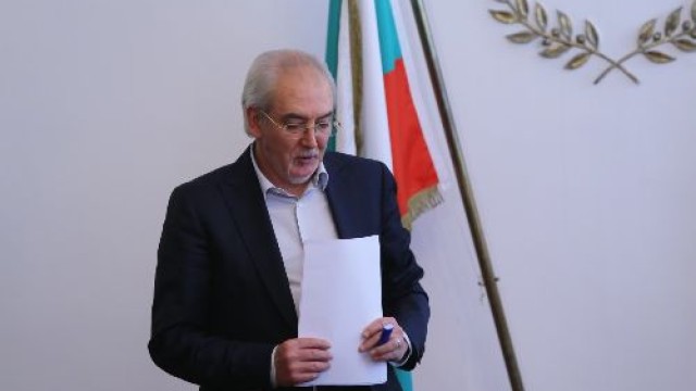 Снимка: Местан недоумява какво се е променило от последната му среща с Доган