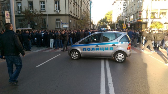 Снимка: Полицейски протест около евроцеремонията тази вечер