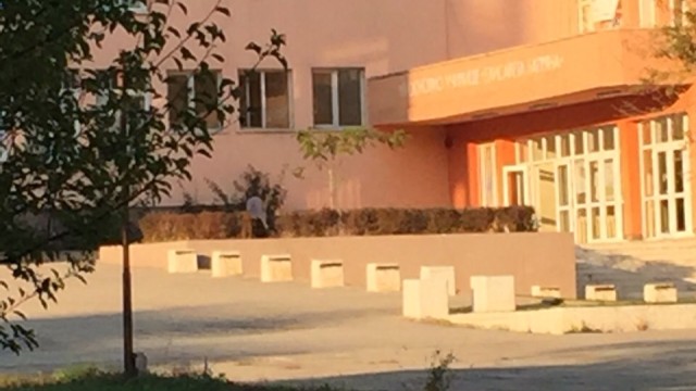 Снимка: Психолози помагат на децата от сливенското училище да преодолеят шока от смъртта на Симона