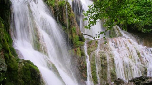Снимка: 30 спасители търсят затрупаните при Крушунските водопади